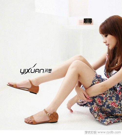 低跟鞋 美腿不費(fèi)腳 低跟鞋 美腿不費(fèi)腳