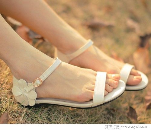 低跟鞋 美腿不費(fèi)腳 低跟鞋 美腿不費(fèi)腳