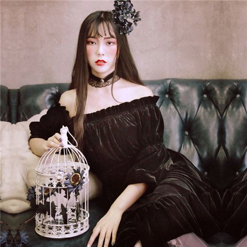 圓領(lǐng)印花大擺宮廷長袖裙子