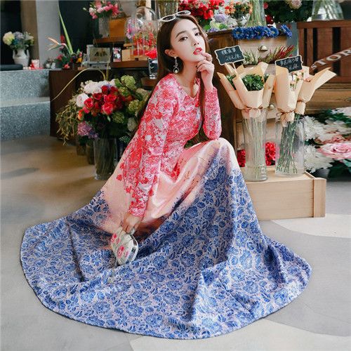 圓領(lǐng)印花大擺宮廷長袖禮服