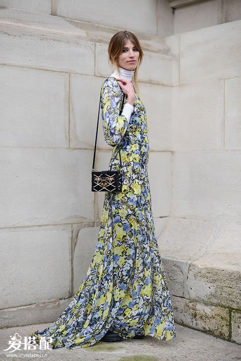 長(zhǎng)裙+高領(lǐng)衫(T恤)