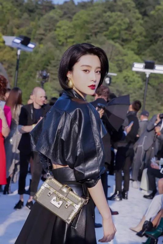 戛納紅毯｜成就范冰冰時(shí)尚地位的，可能不是禮服，而是假發(fā)…