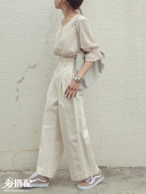 春季米色小清新穿搭，秒變氣質(zhì)鄰家女孩